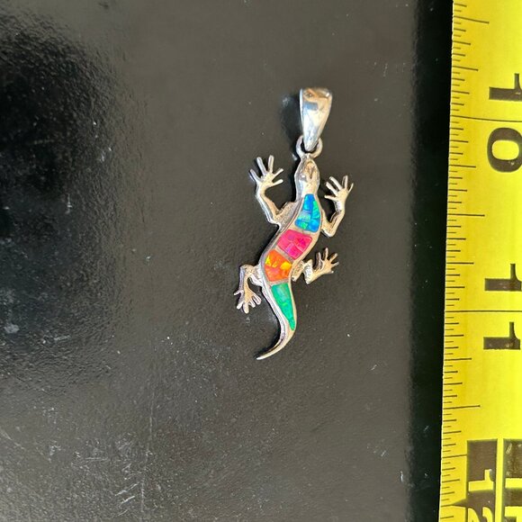 Gecko Pendant or Charm - Picture 1 of 2